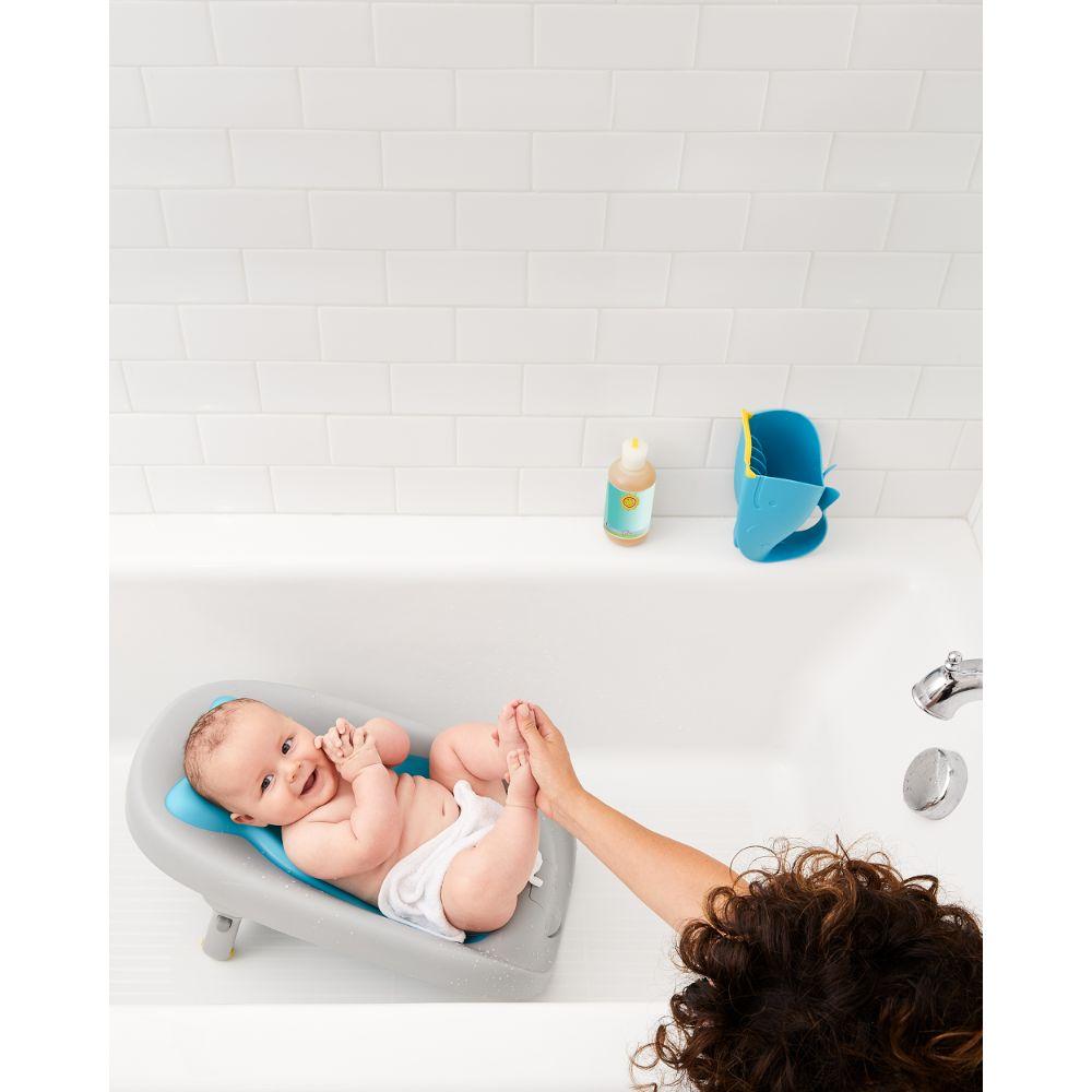 Skip Hop Moby Bath Rinse Cup: Tear-Free Waterfall Rinser, Blue(Pack of 1)