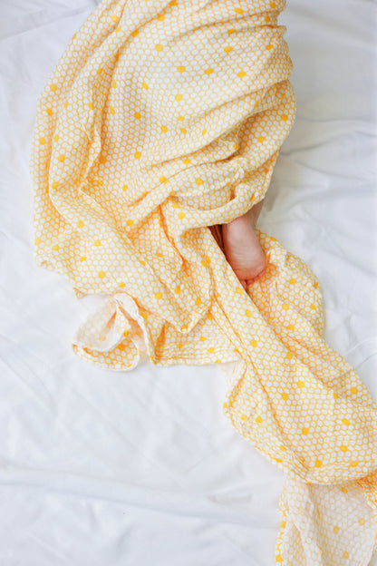 Malabar Baby Organic Swaddle Set - Busy Bees (Bee & Hive)