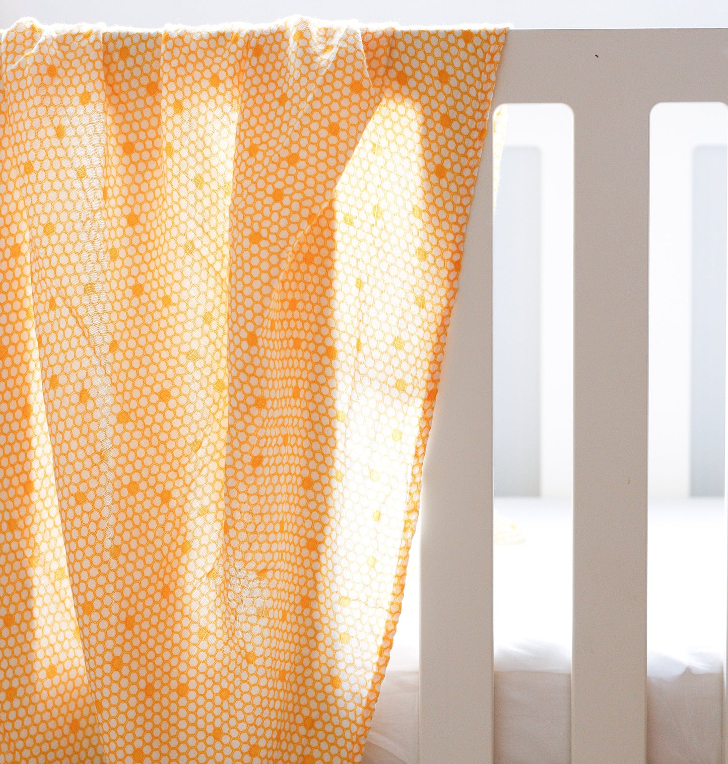 Malabar Baby Organic Swaddle Set - Busy Bees (Bee & Hive)