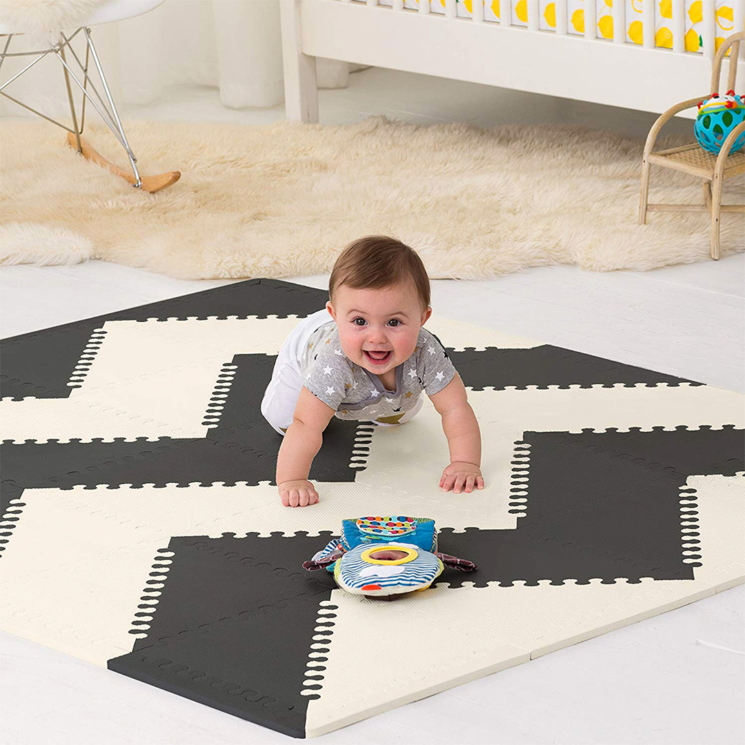 Skip Hop Black & Cream Color Playspot Geo Foam Tiles Birth+ To 24Months - Distress Box - Distressed