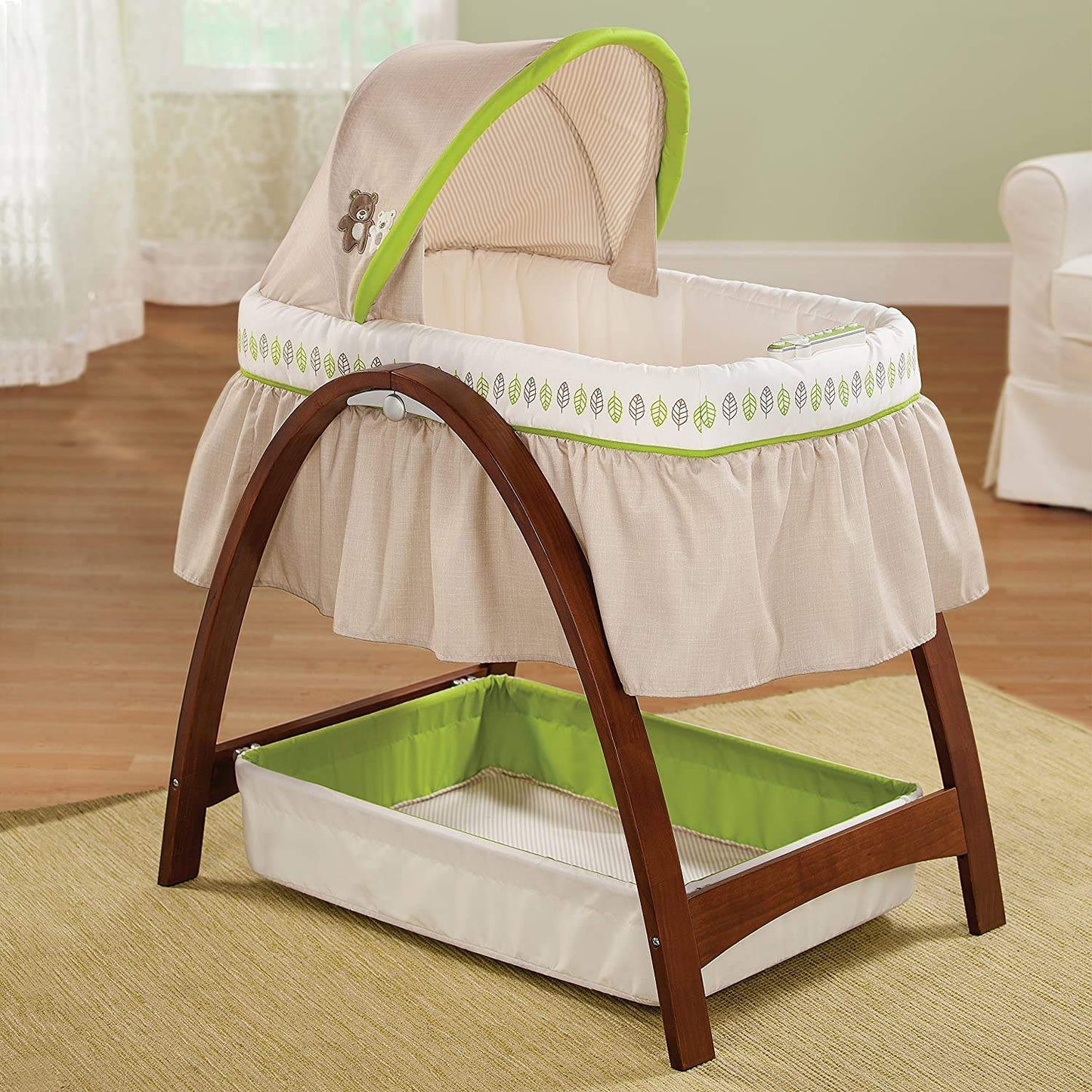 Summer Infant Bentwood Bassinet With Motion || Fashion-White & Green || Used for Birth+ to 6months